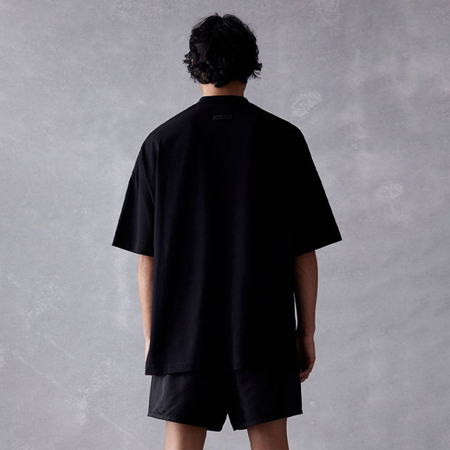 SS23 V-neck S-shirt Black Core Collection Essentials S-Shirt