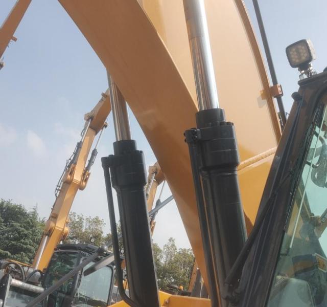 Used Excavator XCMG 20ton XE200G, Second Hand Crawler Excavator for Sale