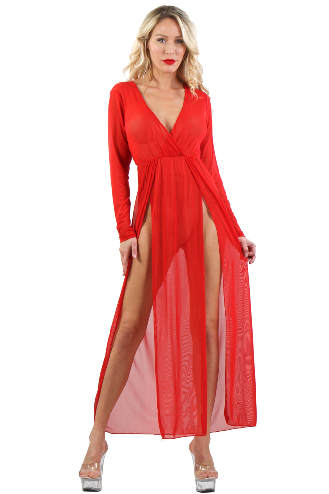 Robe longue ouverte sur les cuisses