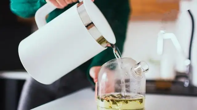 Using boiling water to brew tea