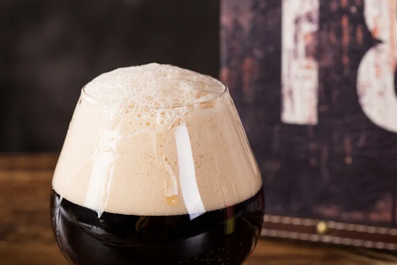 dark stout beer foam texture creamy head