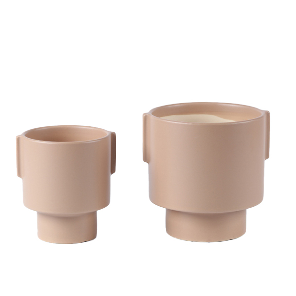 Ceramic plant pot with matte glaze