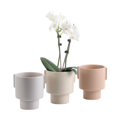 Ceramic plant pot with matte glaze