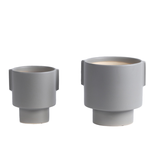 Ceramic plant pot with matte glaze