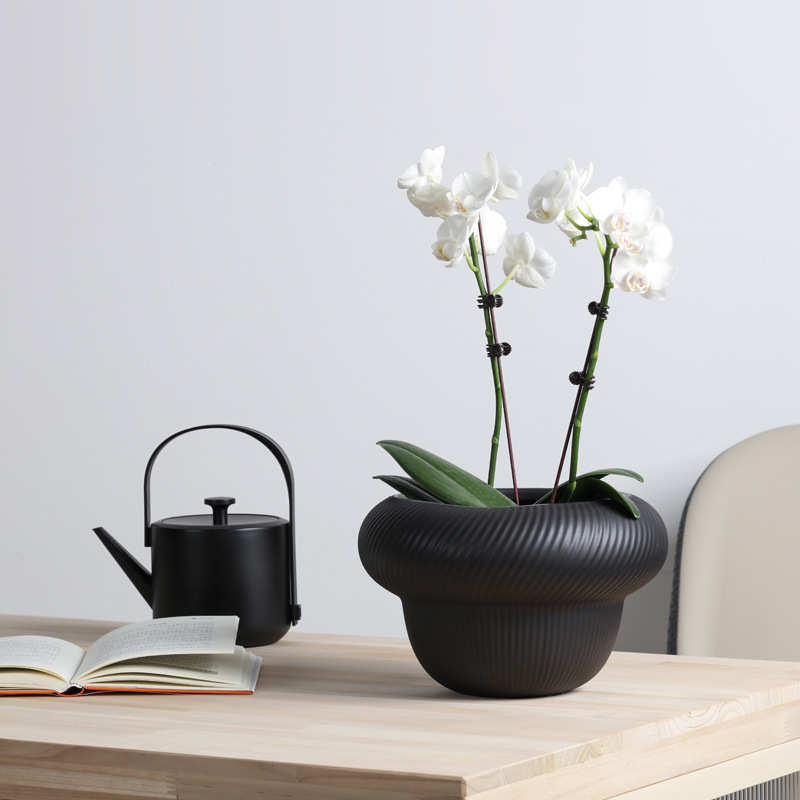 Unique design ceramic planter pot in matte glaze