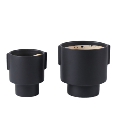 Ceramic plant pot with matte glaze