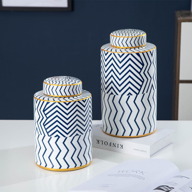 JLHX113 Blue and white home decoration ceramic vase with lid with hand painted gold rim