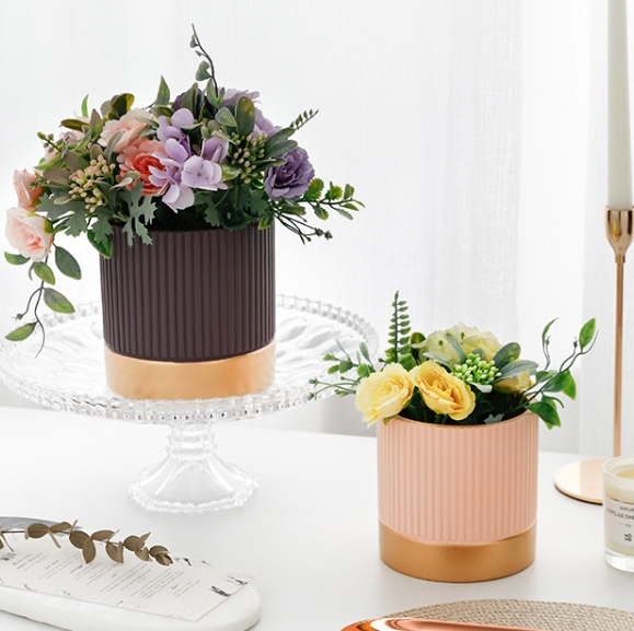 JYW2124 New design ceramic fluted cylinder planter pot with golden bottom