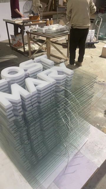 3D illuminated signs