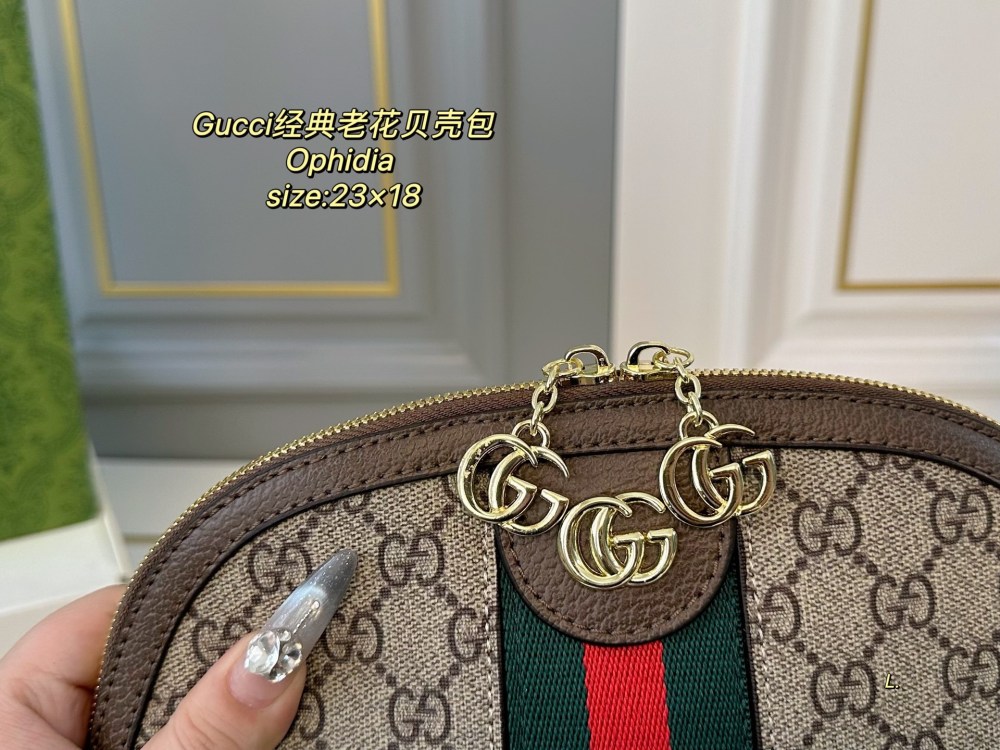 Classic vintage shell bag with a dome shaped design