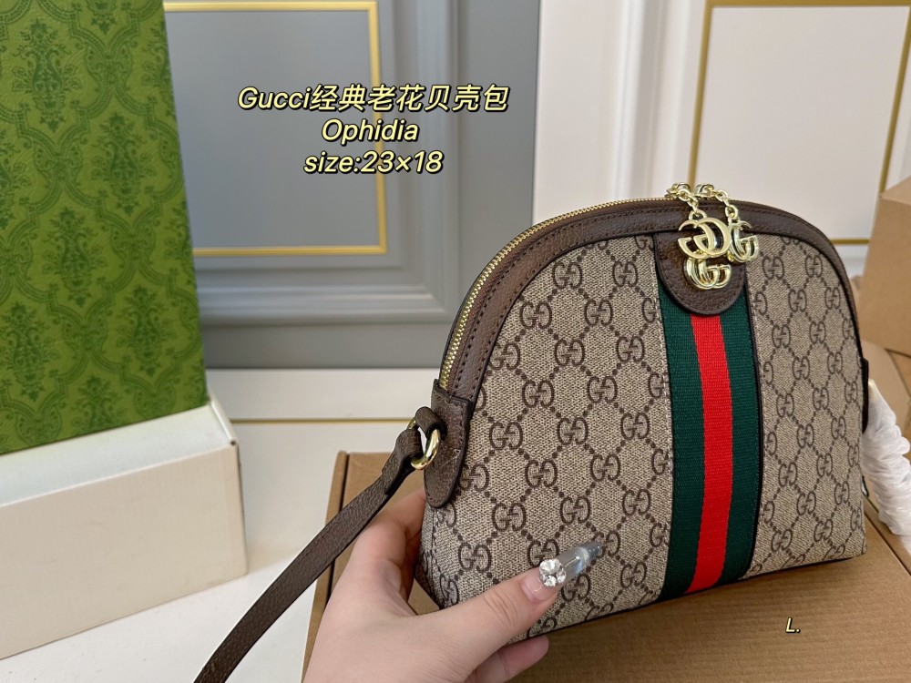 Classic vintage shell bag with a dome shaped design