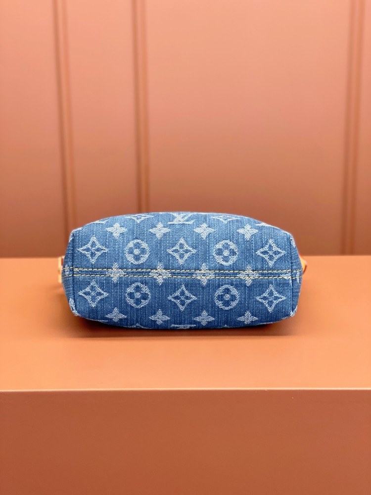 clutch bag
