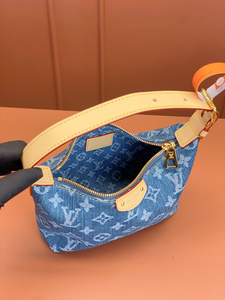 clutch bag