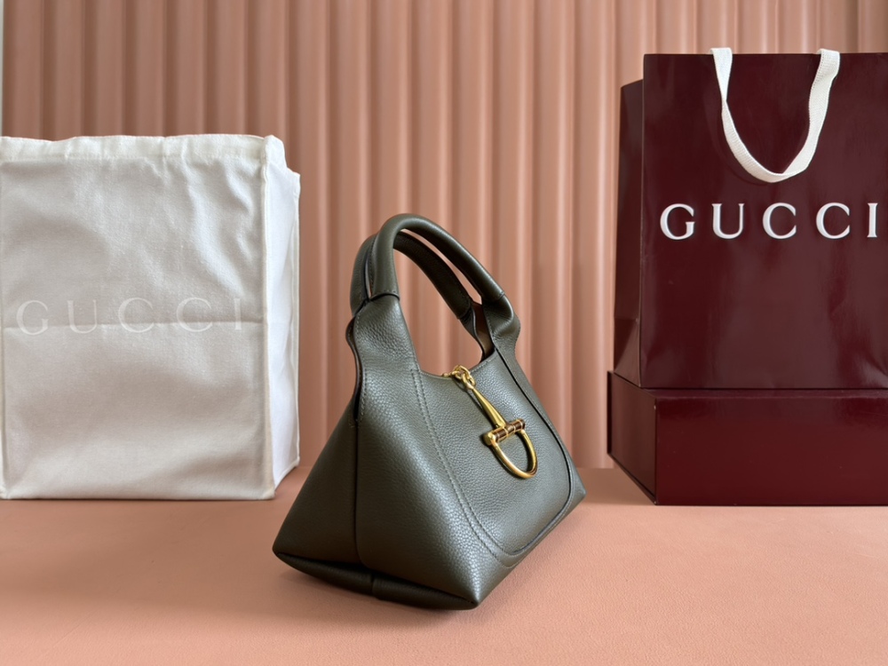Classic shoulder bag with half saddle buckle design