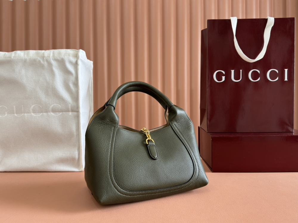 Classic shoulder bag with half saddle buckle design