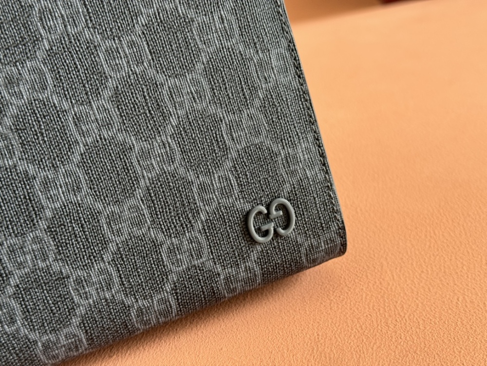 Handbag with interwoven letter patterns