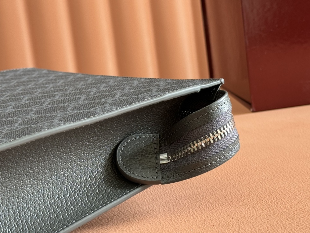 Handbag with interwoven letter patterns