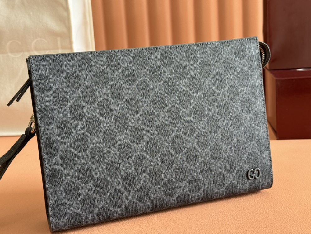 Handbag with interwoven letter patterns
