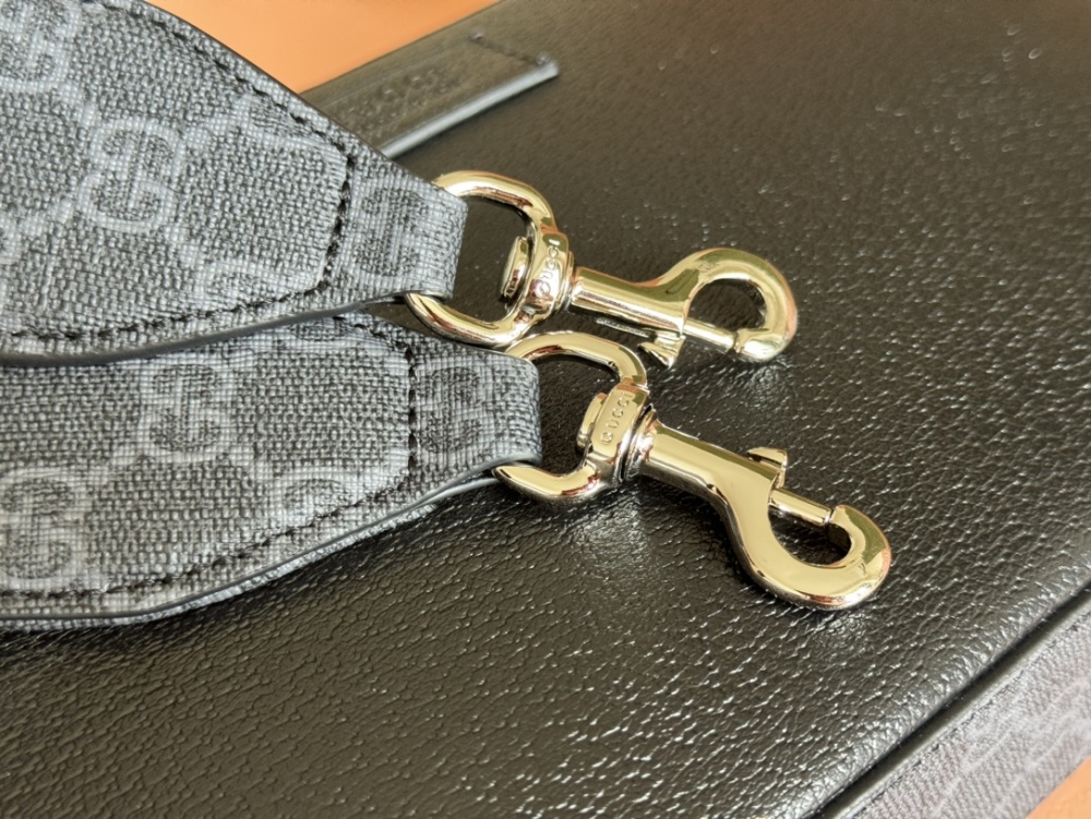 Small crossbody bag