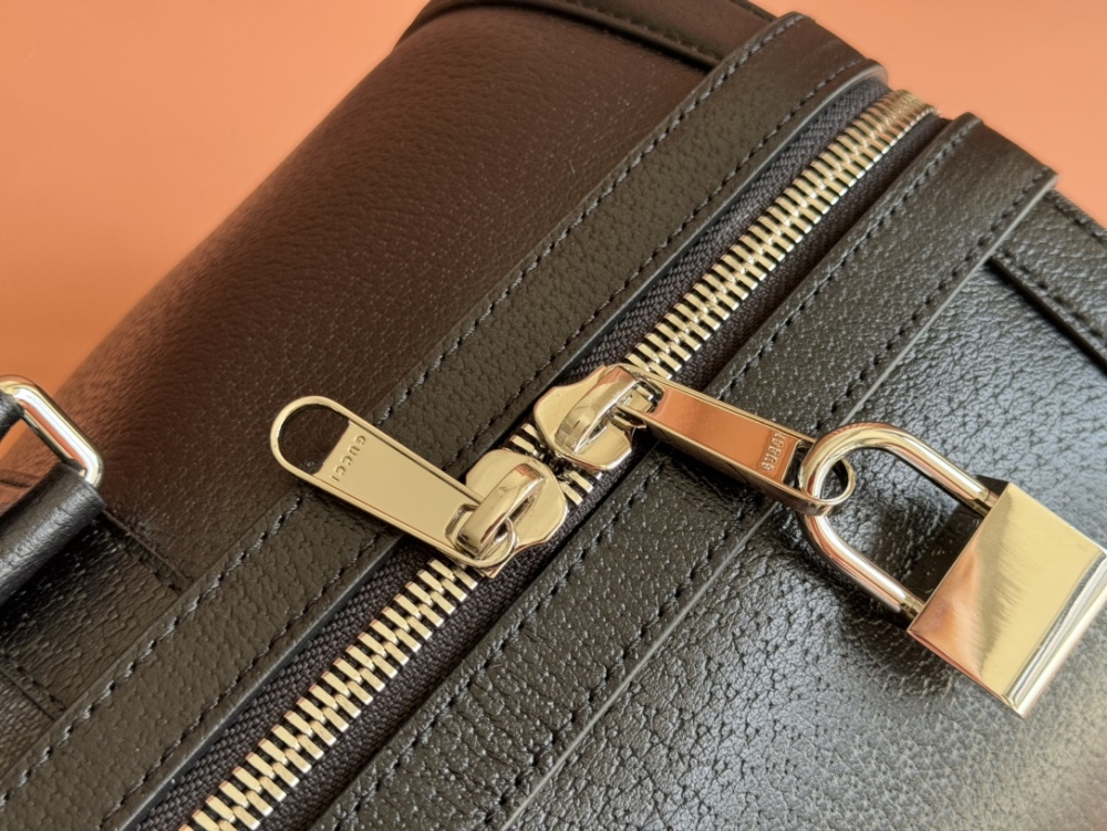 Medium sized travel bag