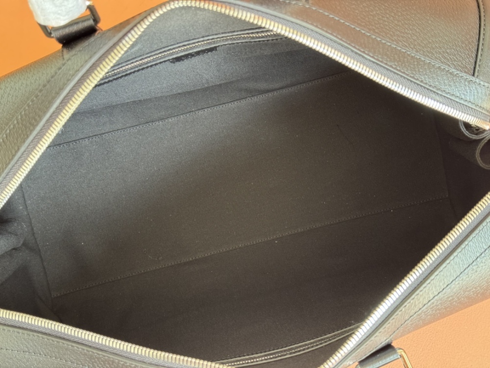 Medium sized travel bag