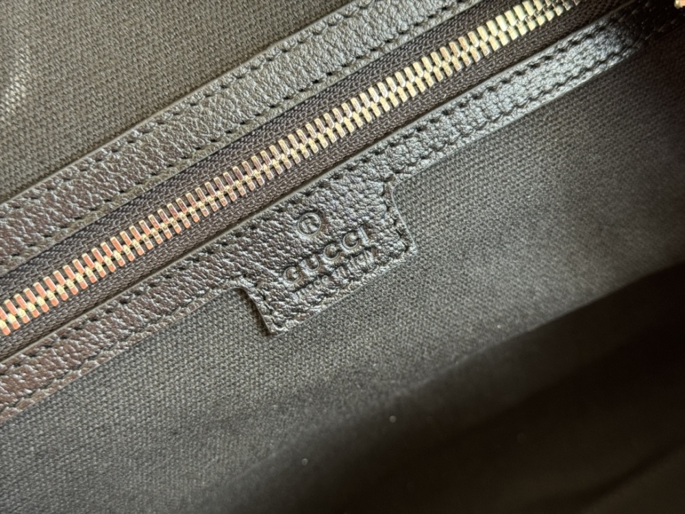 Medium sized travel bag