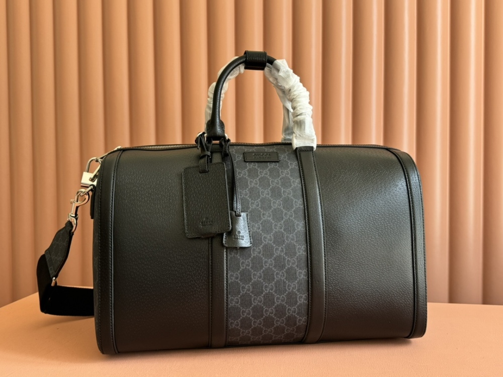 Medium sized travel bag