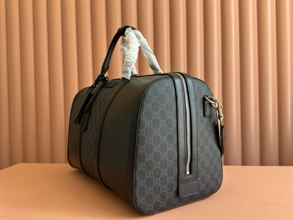 Medium sized travel bag
