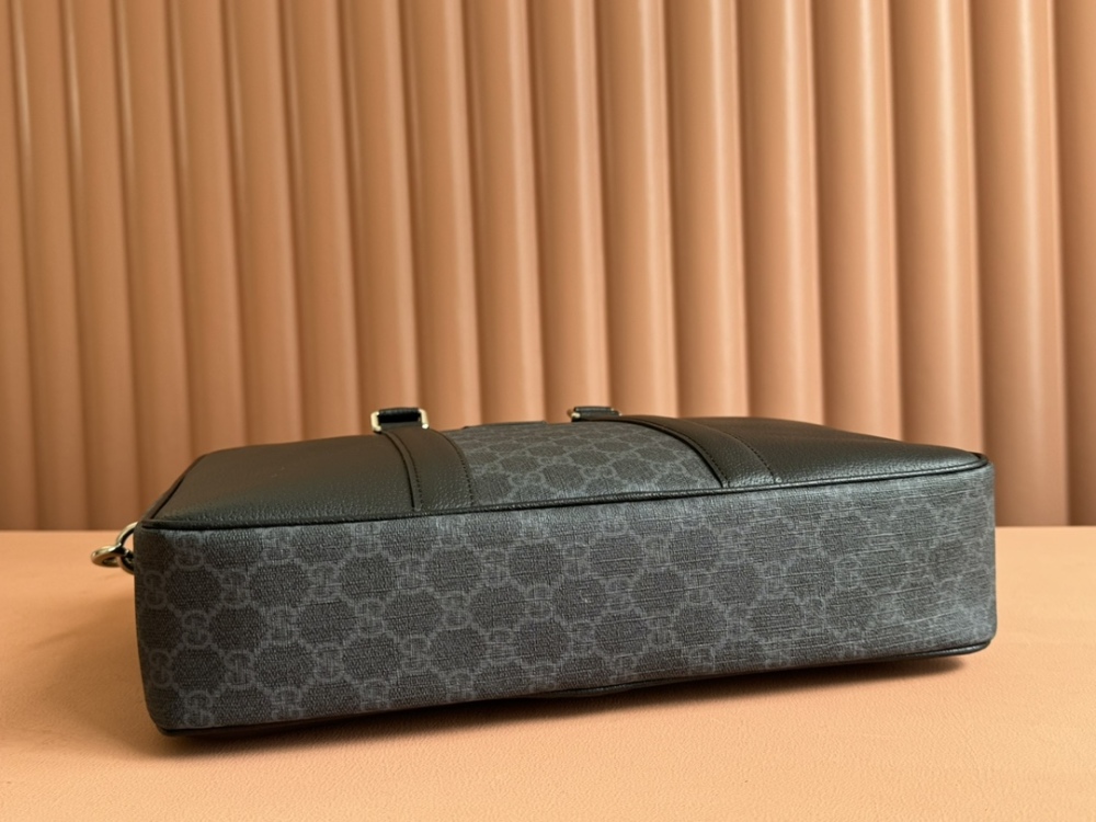Medium briefcase