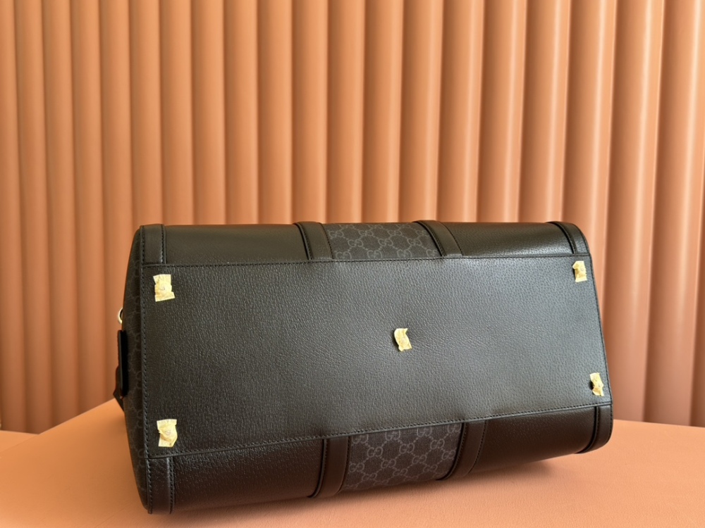 Medium sized travel bag