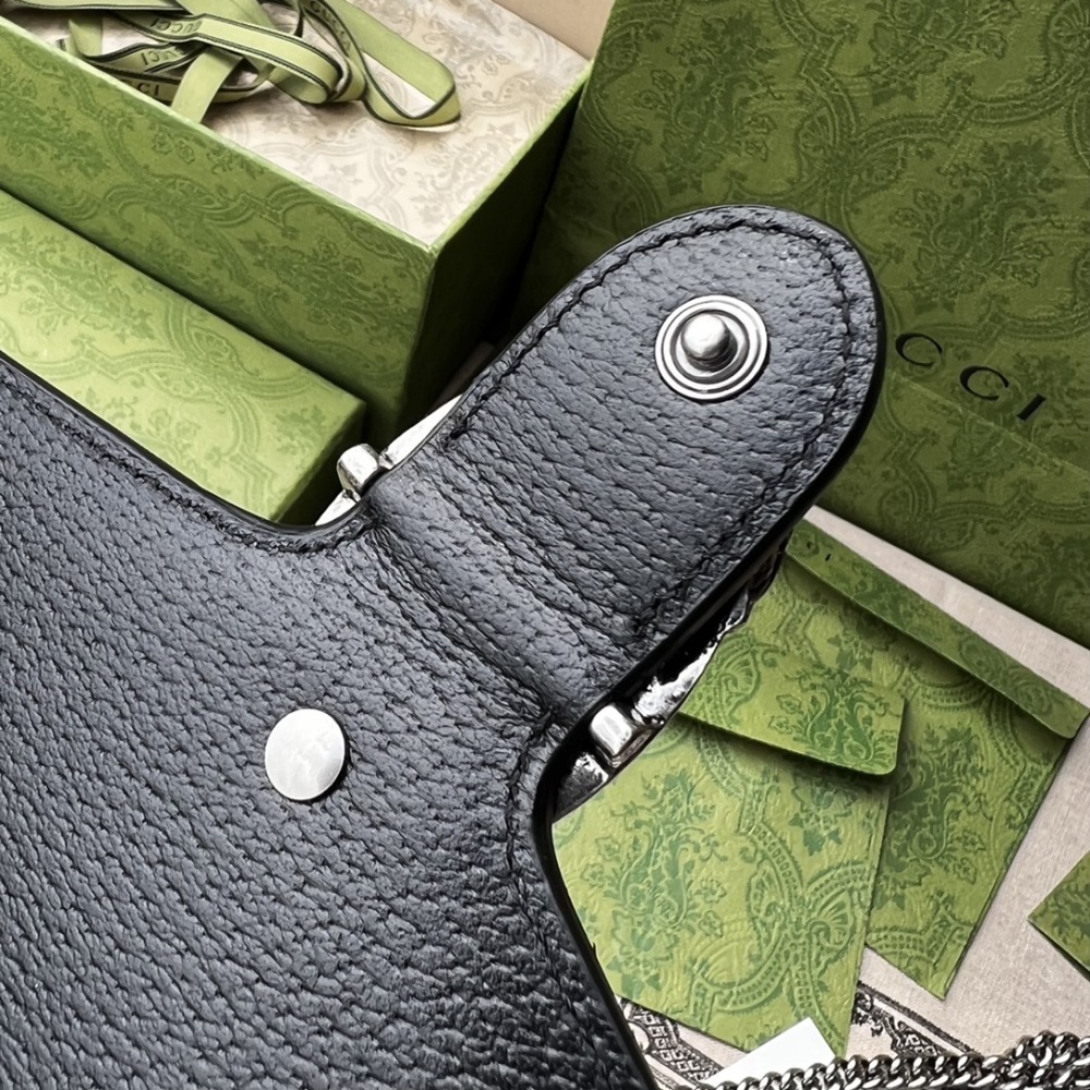 Mini chain bag