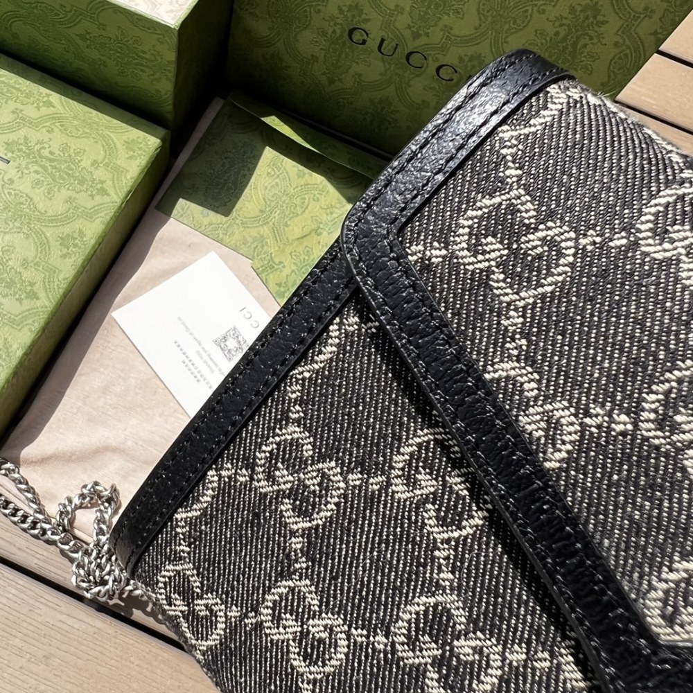 Mini chain bag