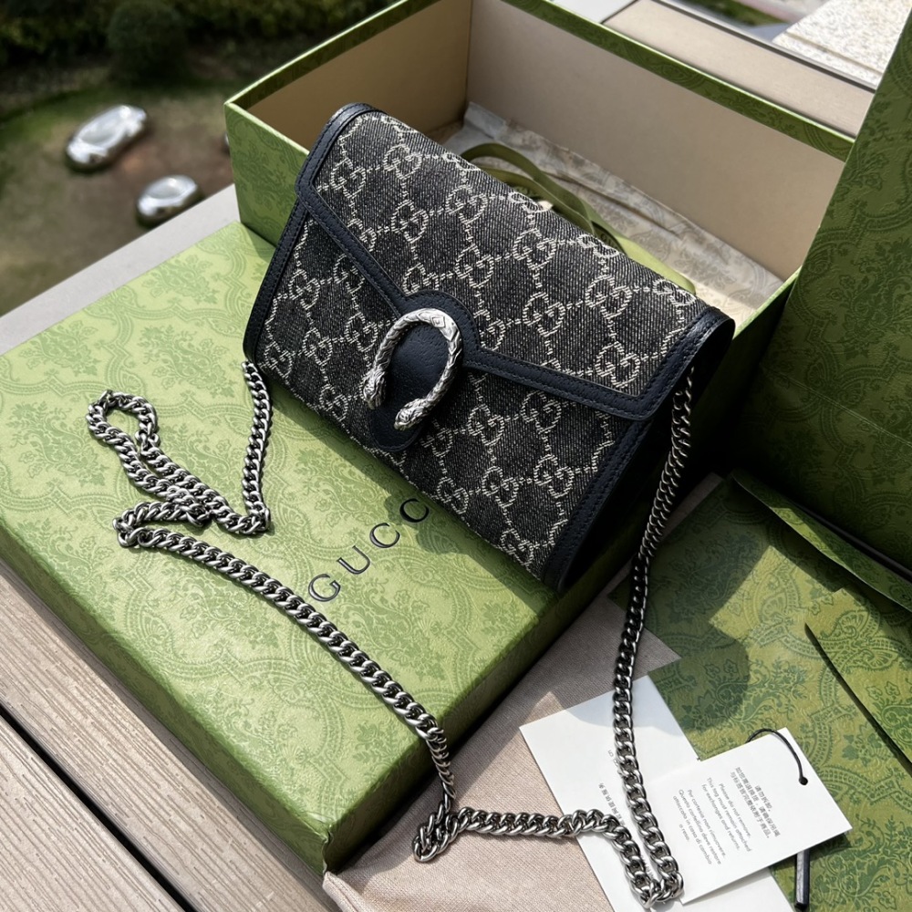 Mini chain bag