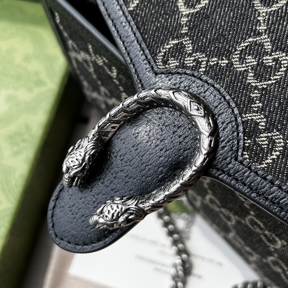 Mini chain bag