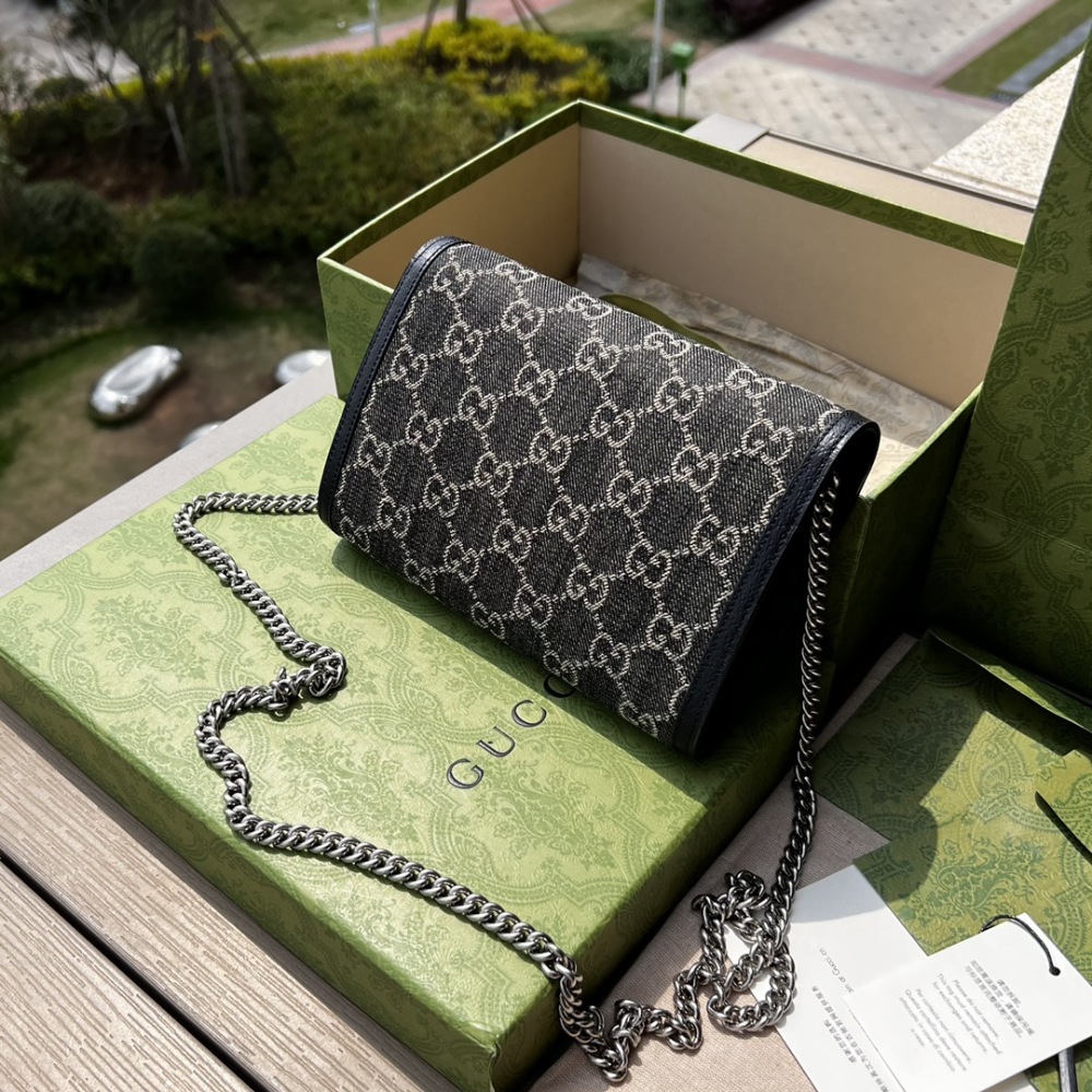 Mini chain bag