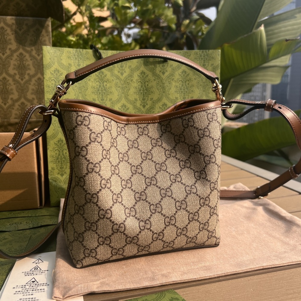 Mini bucket bag