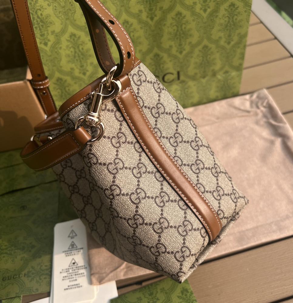 Mini bucket bag
