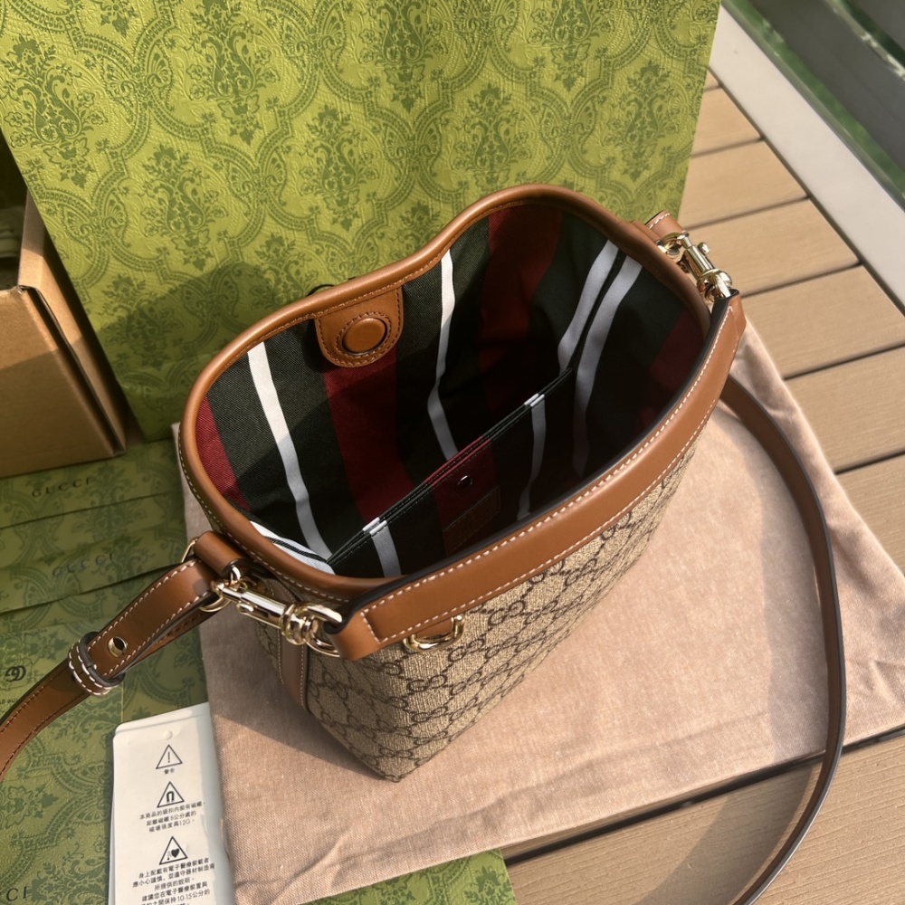 Mini bucket bag