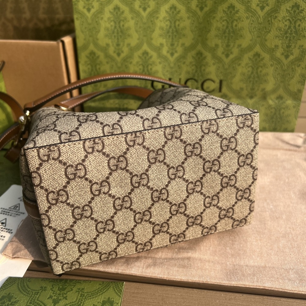 Mini bucket bag