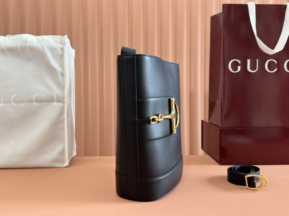 Horse carrying buckle crossbody bag
