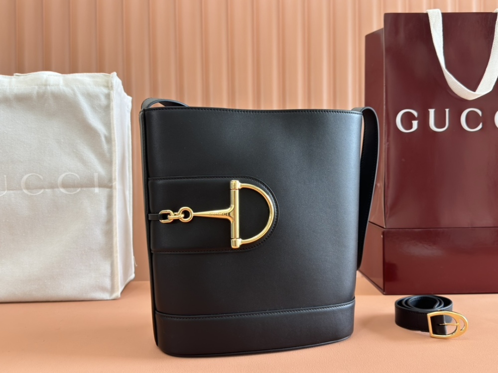 Horse carrying buckle crossbody bag