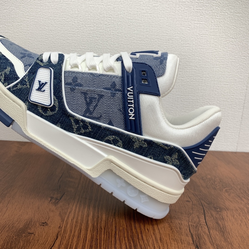 Latest autumn and winter sports shoes for men