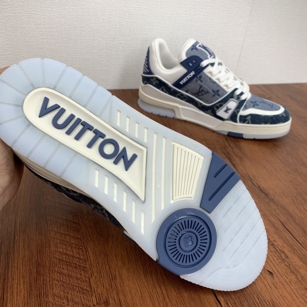 Latest autumn and winter sports shoes for men