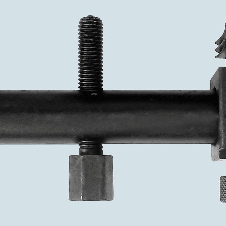 Automobile pulley removal tool