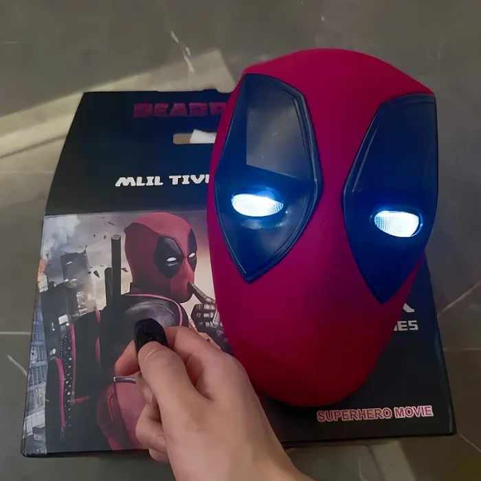 ELECTRONIC MERC MASK BLINKING EYES