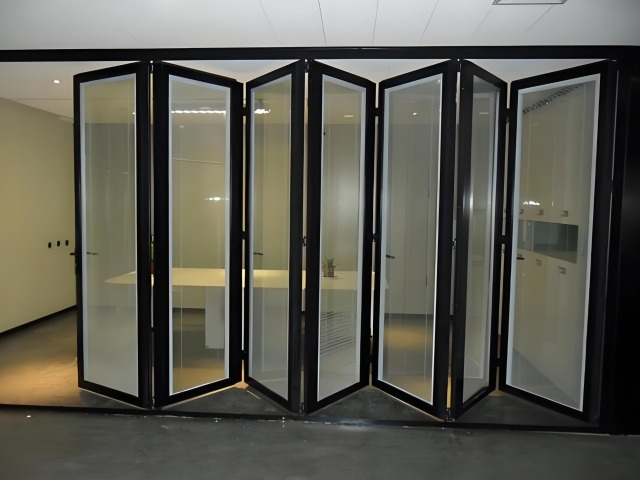 Aluminium  folding Door