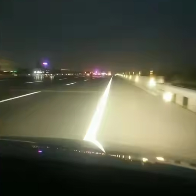 Reflective Performance of 20% Mixed Glass Beads Thermoplastic Road Marking Paint – Ensures clear visibility at night and in low-light conditions for safer roads.