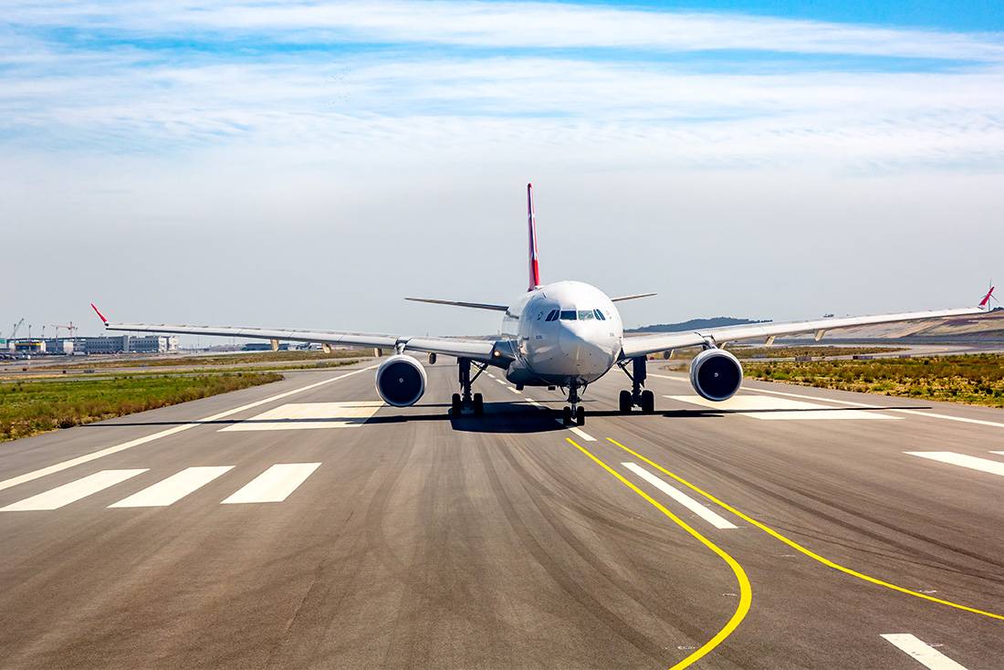 Peinture thermoplastique pour marquage routier sur les pistes d'aéroport