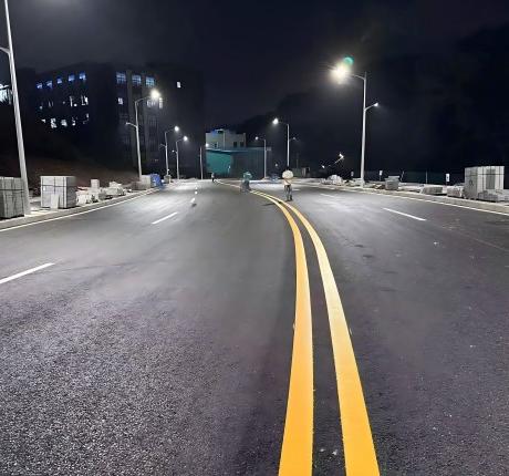 sơn dẻo nhiệt kẻ đường v&agrave;o ban đ&ecirc;m