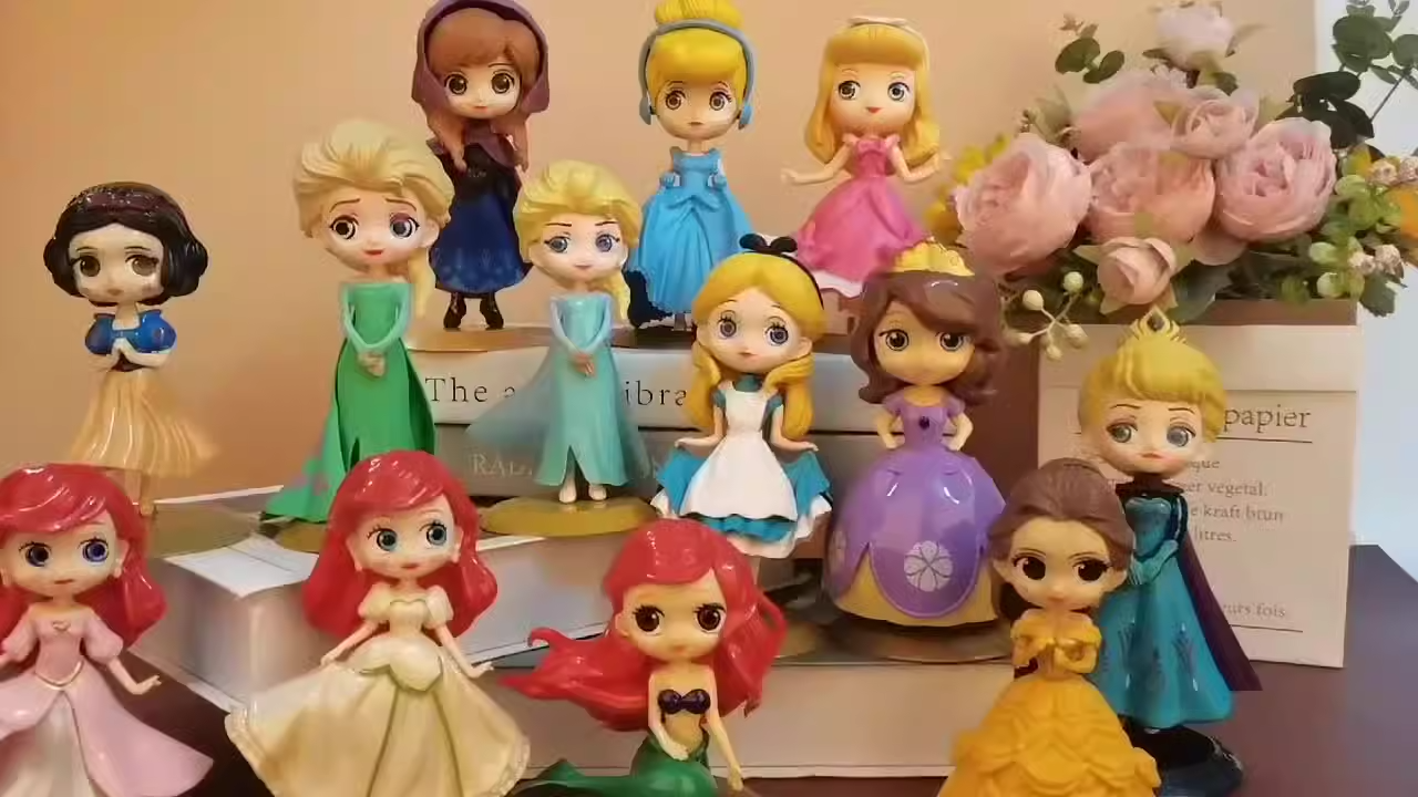 Wholesale 3D posket princess Cinderella Figures big eyes Queen PVC Figurines anime doll toy for birthday cake topper